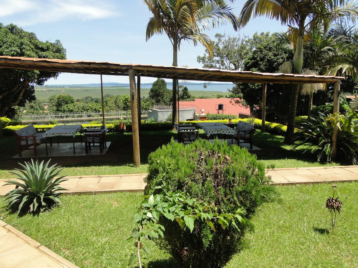 Carpe Diem Guesthouse Entebbe Eksteriør billede